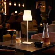 Lounge_Bar_calice_bicchiere_lampada_APAD